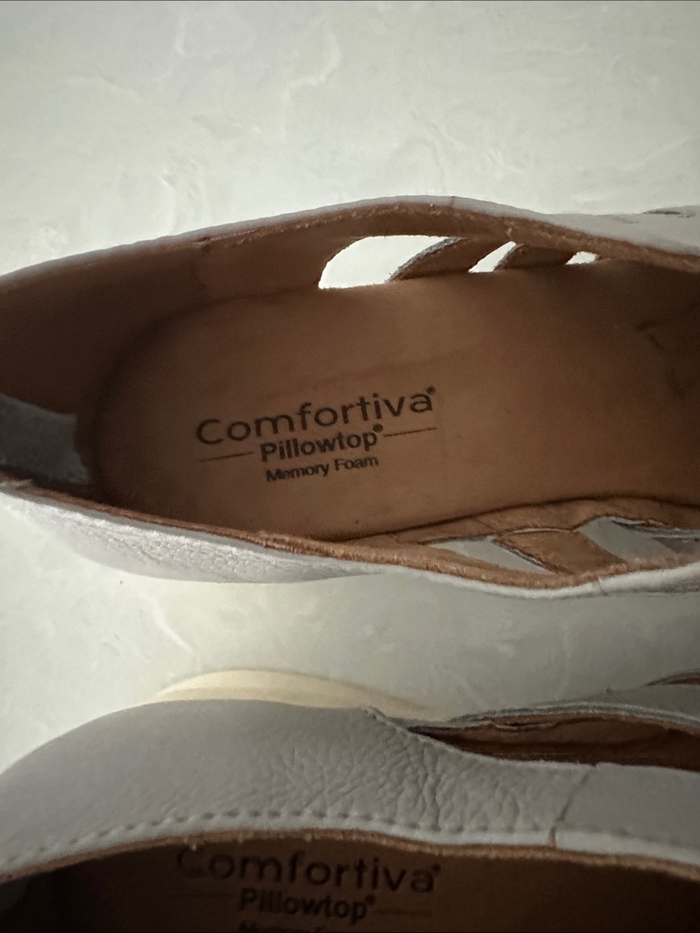 NIB Comfortiva Leather Pillowtop Memory Foam Women’s Sandals 11M - Picture 2 of 12
